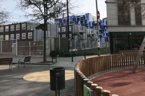 Las supermanzanas tienen parques en los lugares donde antes se estacionaban los autos.