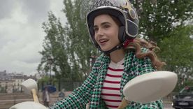 Foto: https://www.pluggedin.com/tv-reviews/emily-in-paris/
