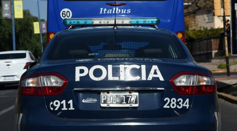 La mujer fue asistida por personal de salud y policial Foto: ALF PONCE MERCADO / MDZ