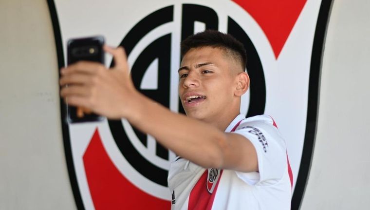 El futbolista aseguró que no renovará su contrato con el club. Foto: Instagram @claudioecheverri_