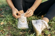 zapatillas Una limpieza fácil y efectiva. Foto: Fuente: Freepik