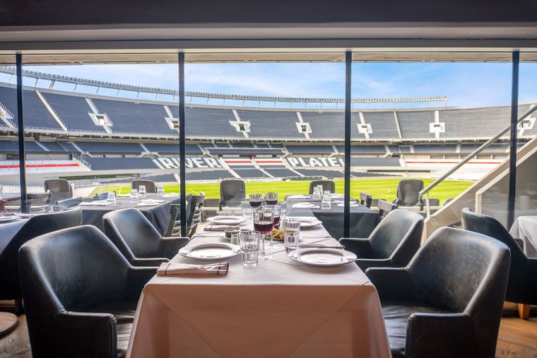La experiencia incluirá una comida en el Bodegón 1901 que se encuentra en el mismo estadio Monumental. La experiencia incluirá una comida en el Bodegón 1901 que se encuentra en el mismo estadio Monumental.