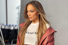 Jennifer Lopez deslumbra con su imponente belleza y se roba todas las miradas Jennifer Lopez es una exitosa actriz y cantante que saltó a la fama luego de protagonizar la película Selena. Foto: Instagram @jlo