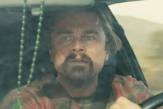 Leonardo DiCaprio caracterizado como Bob Ferguson en una escena de "Una batalla tras otra".