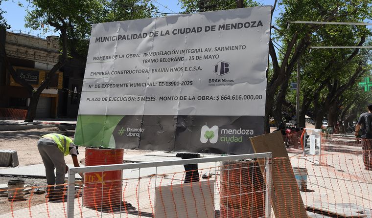 La obra de la calle Sarmiento tiene un plazo de ejecución de 5 meses. La obra de la calle Sarmiento tiene un plazo de ejecución de 5 meses.