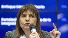 La ministra de Seguridad, Patricia Bullrich, autorizó el nuevo protocolo para regular la intervención de agentes encubiertos en las plataformas digitales. La ministra de Seguridad, Patricia Bullrich, autorizó el nuevo protocolo para regular la intervención de agentes encubiertos en las plataformas digitales.