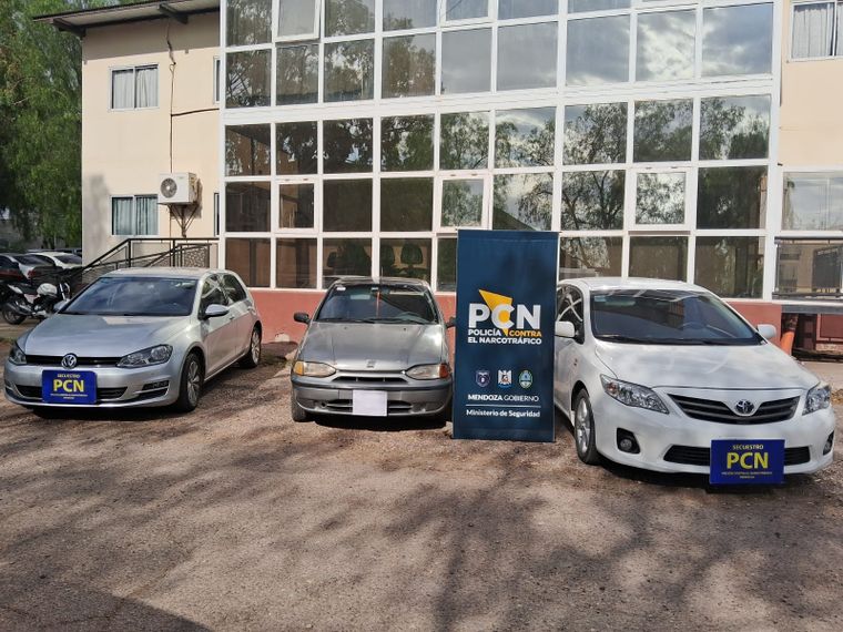 Los tres vehículos secuestrados por el Ministerio de Seguridad. Foto: Ministerio de Seguridad