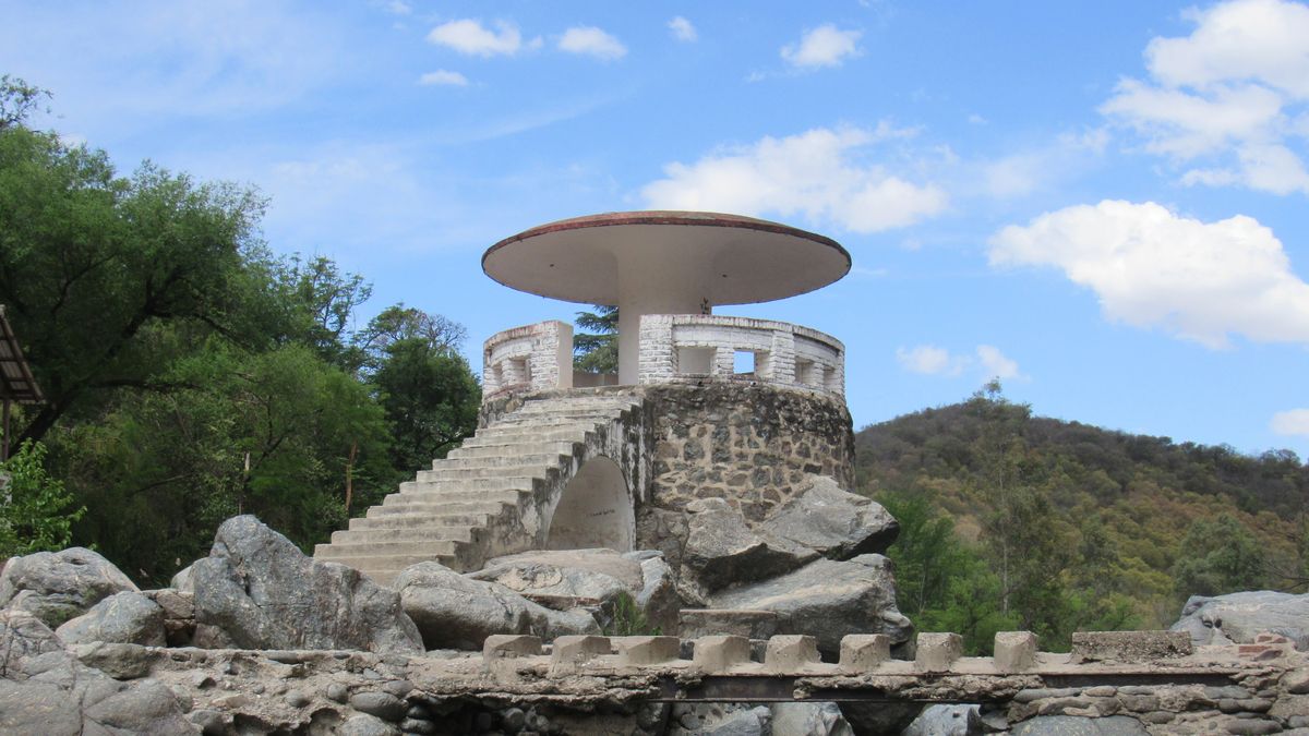 Este pueblo de Córdoba que tiene una postal sobre el río que lo volvió inconfundible