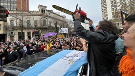 Javier Milei y la motosierra imparable. Javier Milei y la motosierra imparable.