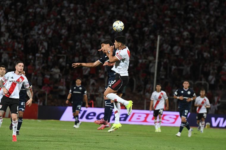 River y la Lepra en la noche del Malvinas Argentinas,&nbsp;