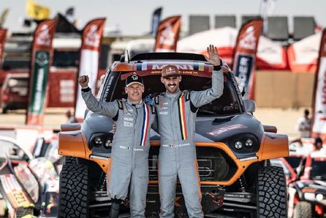 Mathieu Baumel volvió al Rally Dakar como copiloto de Guillaume de Mévius y juntos ganaron la primera etapa. Mathieu Baumel volvió al Rally Dakar como copiloto de Guillaume de Mévius y juntos ganaron la primera etapa.