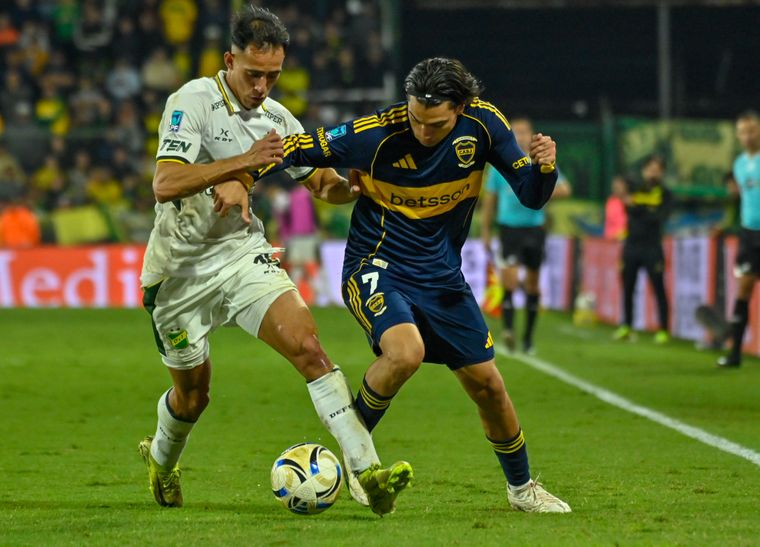 Boca enfrenta a Defensa y Justicia en Varela.