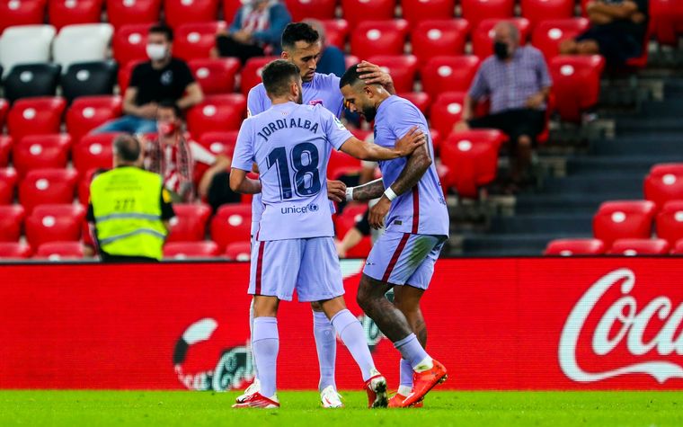 Jordi Alba, Sergio Busquets y Memphis Depay en San Mamés Foto: FC Barcelona