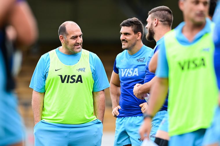 Mario Ledesma, entrenador de Los Pumas, y Pablo Matera Foto: Prensa UAR