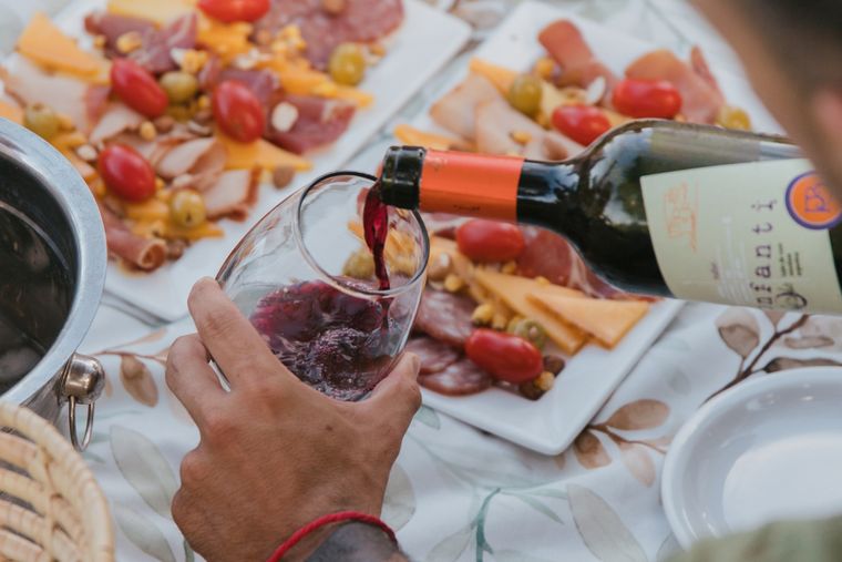 Bodega Bonfanti también ofrece picnic entre viñedos durante todo el año. Bodega Bonfanti también ofrece picnic entre viñedos durante todo el año.