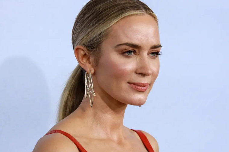 EMILY BLUNT TIENE UN NUEVO DESAFÍO POR DELANTE. LA ACTRIZ PROTAGONIZARÁ LA NUEVA PELÍCULA DEL DIRECTOR DE ANIMALES FANTÁSTICOS.