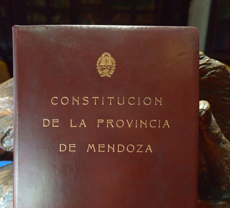 Constitución de Mendoza Constitución de Mendoza