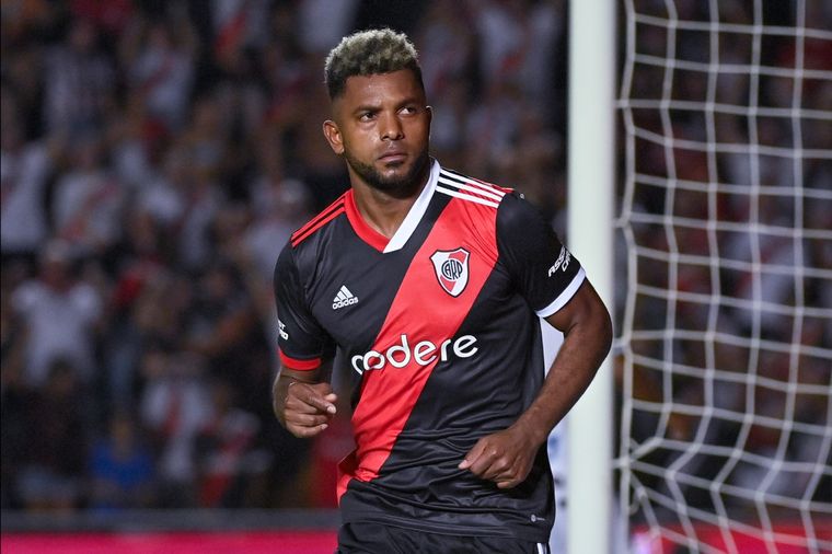El colombiano es el goleador de la Copa de la Liga. Foto: NA