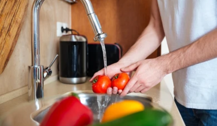 Existe un método de tan solo dos pasos para desinfectar frutas y verduras. Foto: Shutterstock