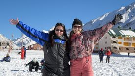 Brenda y Flor son de Rafaela y estaban encantadas con la nieve. Brenda y Flor son de Rafaela y estaban encantadas con la nieve.
