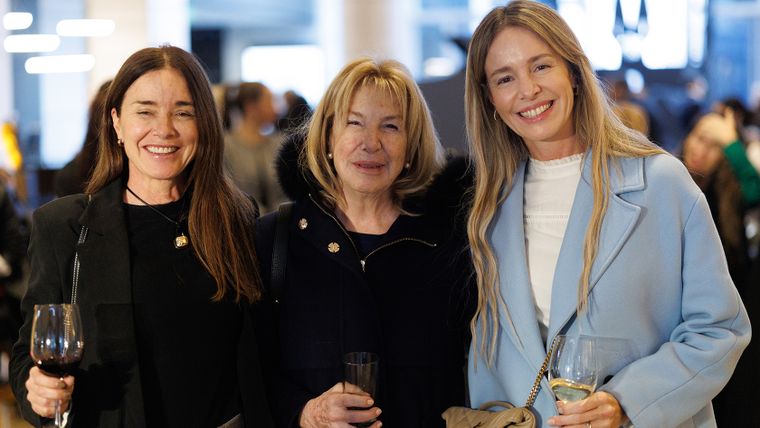 ¡Sonrisas totales! Paula Pometti, Mariana Gambi y Alicia de Gambi.