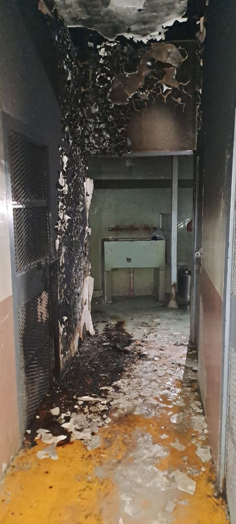 Destrozos tras los incendios del motín en la DRPJ (ex COSE). Foto: Comunicación ATE Mendoza.