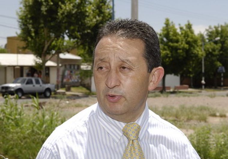 Jaque dice que de la compra de acciones depende la continuidad del servicio de agua. Foto: Archivo/MDZ