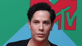 Foto: https://www.milenio.com/espectaculos/famosos/padres-christian-chavez-echaron-casa-confesar-gay