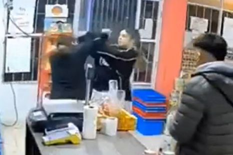 La joven que protagonizó una pelea viral dentro de un kiosco de Neuquén rompió el silencio La joven que protagonizó una pelea viral dentro de un kiosco de Neuquén rompió el silencio