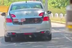 El conductor del vehículo que fue captado mientras llevaba a su hija menor de edad dentro del baúl fue identificado como el Juez titular del Juzgado Penal Juvenil de Catamarca. Foto: Captura de video