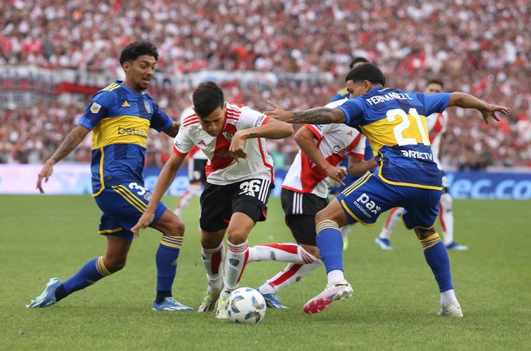 Una gloria de Boca halagó a un futbolista de River. Foto: NA