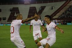 huracan se hizo fuerte de local y vencio a velez en parque patricios huracan se hizo fuerte de local y vencio a velez en parque patricios