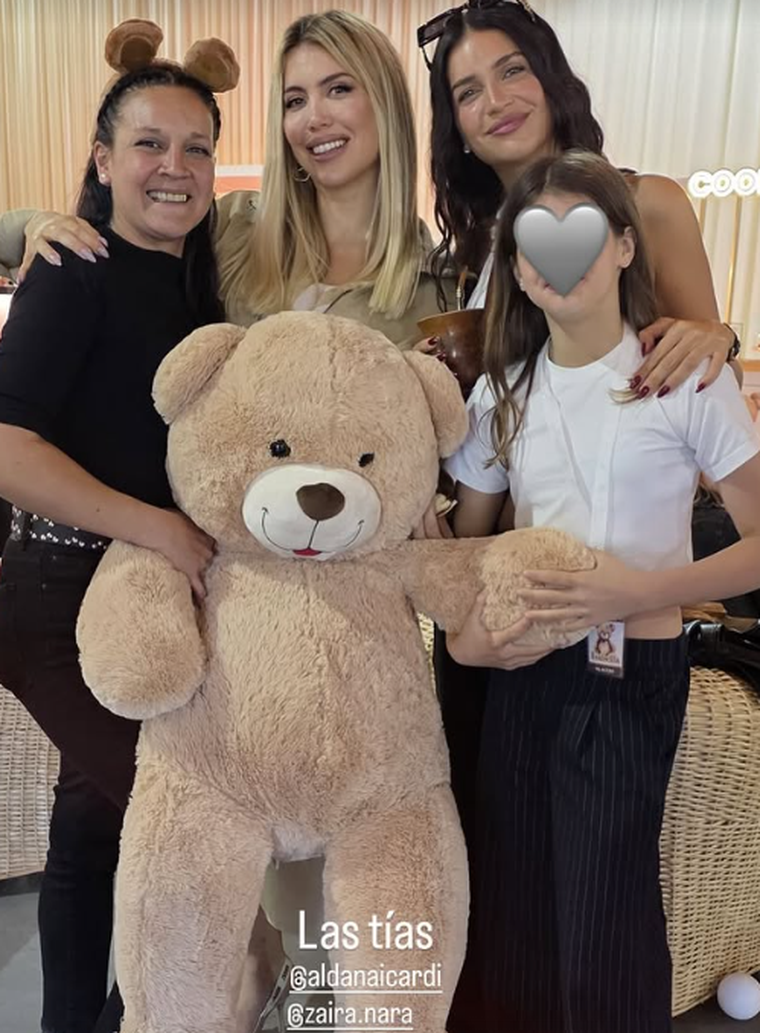 Wanda y su hija junto a Zaira y una de las hermanas de Mauro Icardi.  Foto: captura de pantalla Instagram/ @wanda_nara.  Wanda y su hija junto a Zaira y una de las hermanas de Mauro Icardi.  Foto: captura de pantalla Instagram/ @wanda_nara.