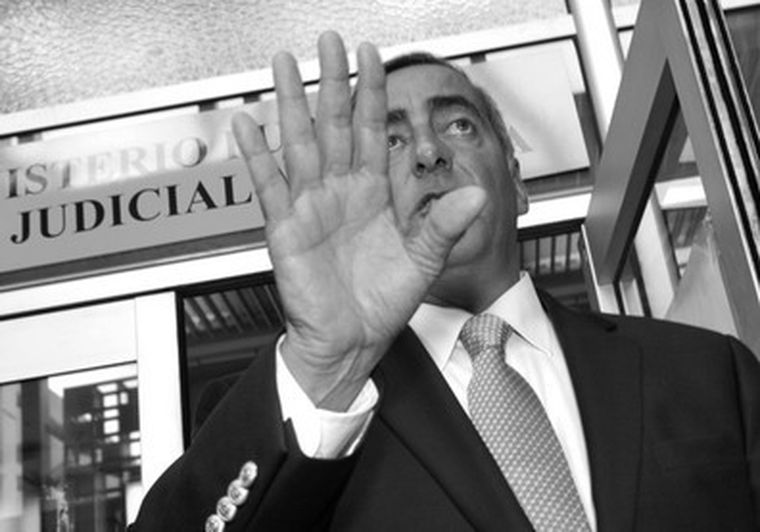 Fayad dio una conferencia para explicar el desdoblamiento.