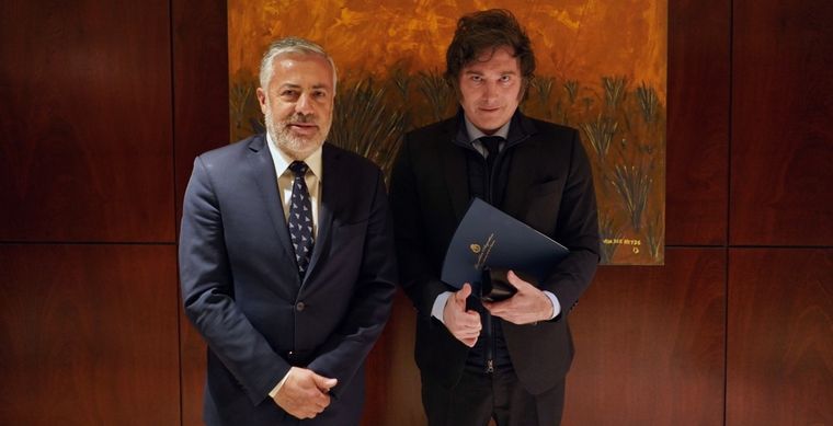 El gobernador de Mendoza, Alfredo Cornejo, el representante de las provincias y la Ciudad de Buenos Aires en el Consejo de Mayo.  