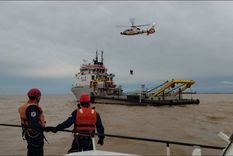 Prefectura Naval evacuó con un helicóptero a un tripulante descompensado en un buque a 100 kilómetros de la costa. Foto: Prefectura Naval Argentina