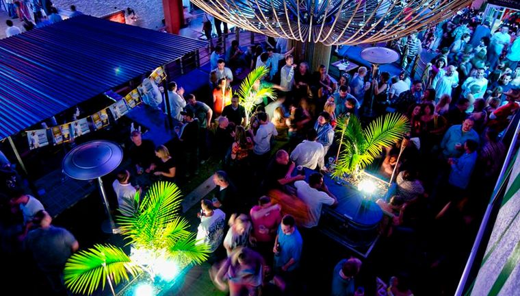 Shark Bar, un boliche mueve la noche en Kansas City con música retro de miércoles a sábado Shark Bar, un boliche mueve la noche en Kansas City con música retro de miércoles a sábado