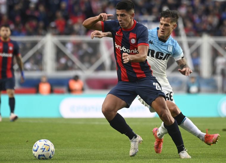 Cuello marcó el gol de San Lorenzo en la caída 2-1 ante Racing. Foto: Fotobaires