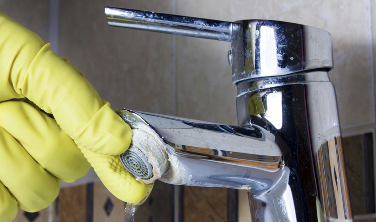 Elimina completamente el sarro de tus canillas Foto: Shutterstock