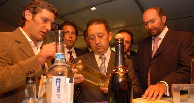 El gobernador Celso Jaque,  Raúl Cantú y Gustavo Cinosi, presidente de Exposium. Foto: Ivana González / MDZ