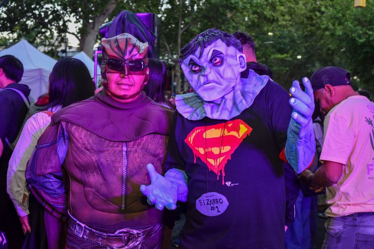 Owlman junto a Bizzaro.