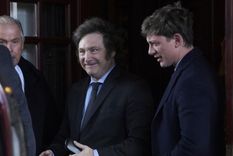 El presidente Javier Milei y su asesor Santiago Caputo. Foto: EFE