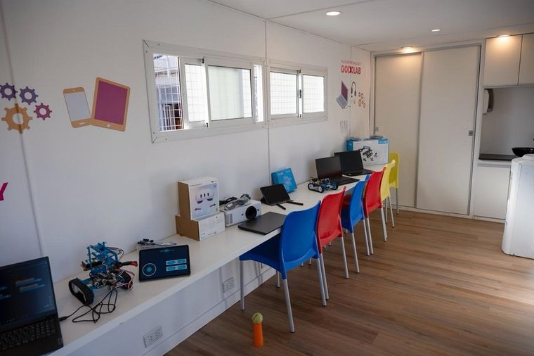 Godoy Cruz lanzó el primer aula móvil tecnológica de la provincia. Godoy Cruz lanzó el primer aula móvil tecnológica de la provincia.