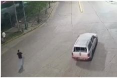 Una de las cámaras de seguridad registró el momento previo al rapto. Foto: Captura de video Una de las cámaras de seguridad registró el momento previo al rapto. Foto: Captura de video