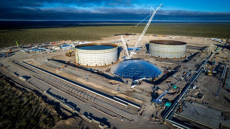 Vaca Muerta Oil Sur completa obras clave en terminal y estación.