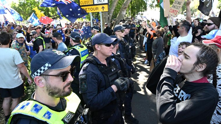 Miles de personas marchan contra la inmigración en Australia, con la condena del Gobierno