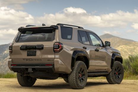 El Toyota 4Runner tiene un motor híbrido turboalimentado capaz de desarrollar hasta 328 HP.