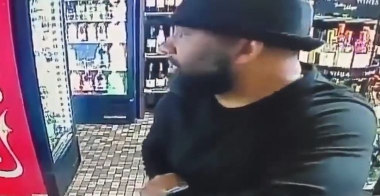 Lesionado Penn (47) terminó con la mandíbula rota y varios dientes menos.