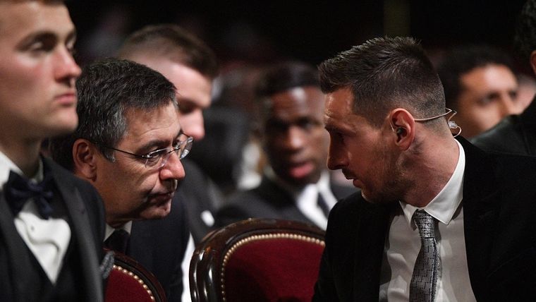 Josep Maria Bartomeu habla con Messi.