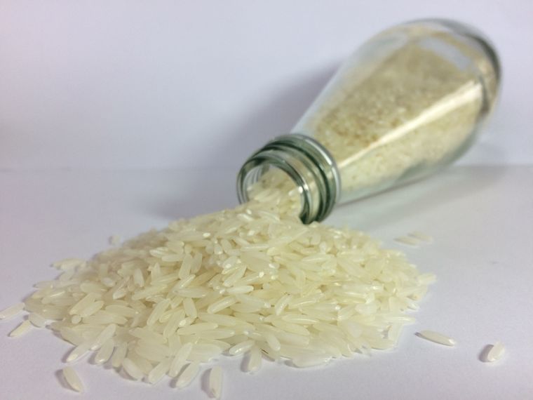 El arroz representa abundancia. En muchas culturas se lo asocia con fertilidad, con alimento, con que no falte. El arroz representa abundancia. En muchas culturas se lo asocia con fertilidad, con alimento, con que no falte.